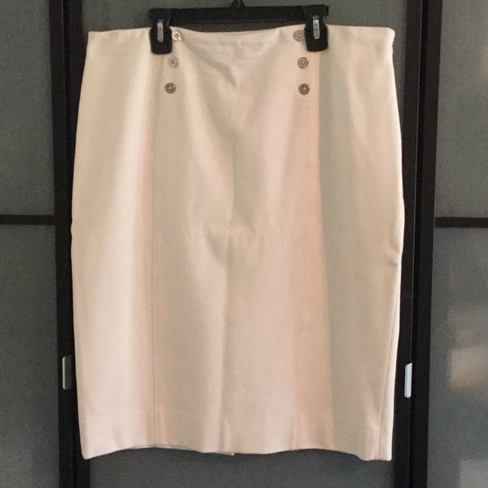 Black white market lined cream skirt